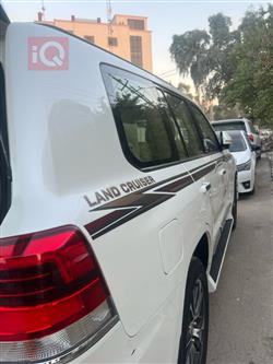 تۆیۆتا لاند کروزەر